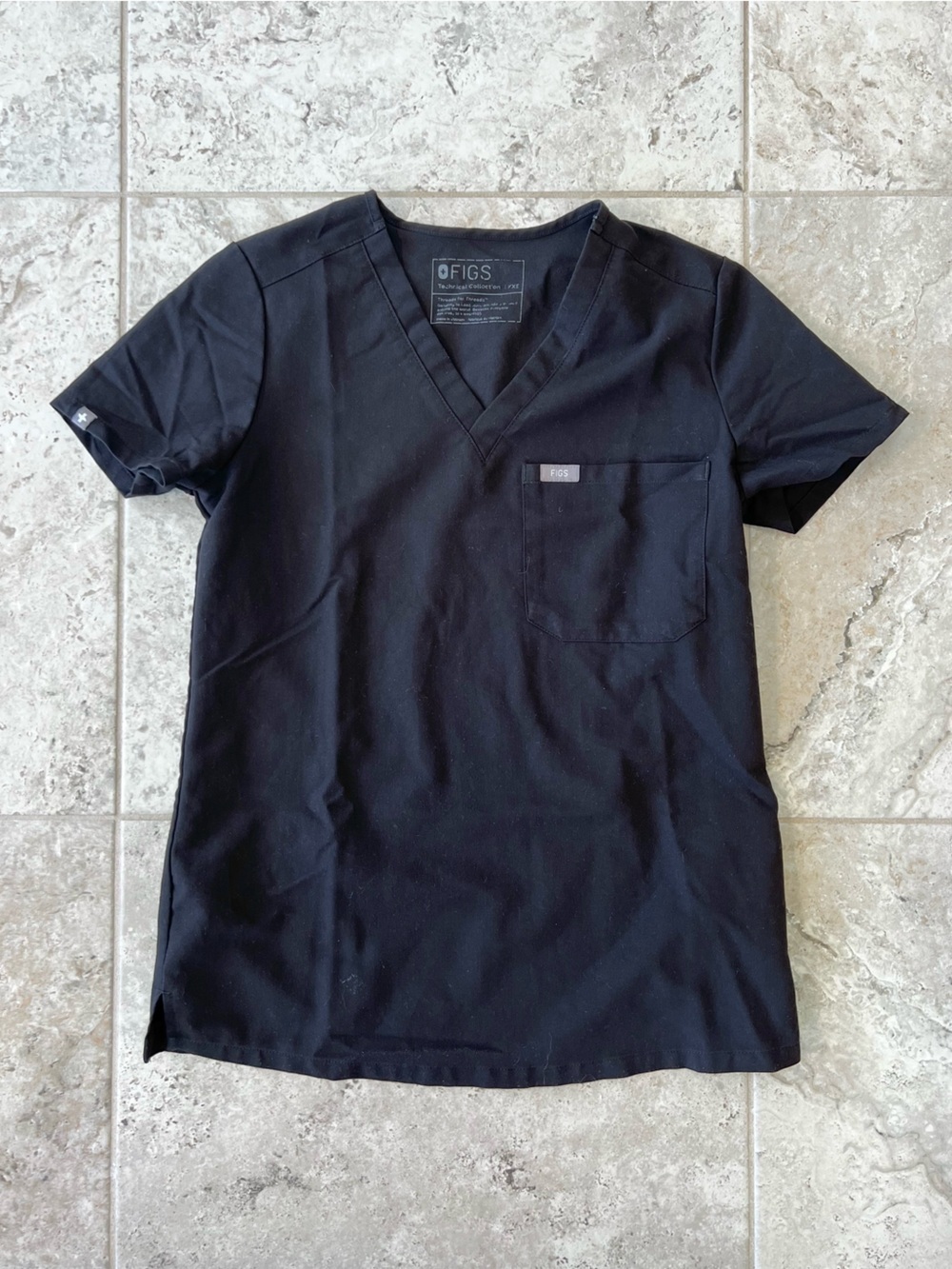 FIGS Women's Catarina One-Pocket Scrub Top in Black (PO#: 2583), size XXS